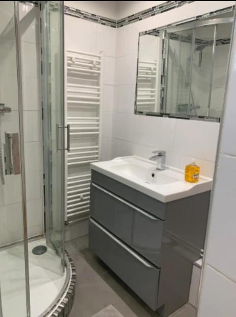 Chambre Serenity Apartman Stains Kültér fotó